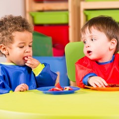 boys-eating